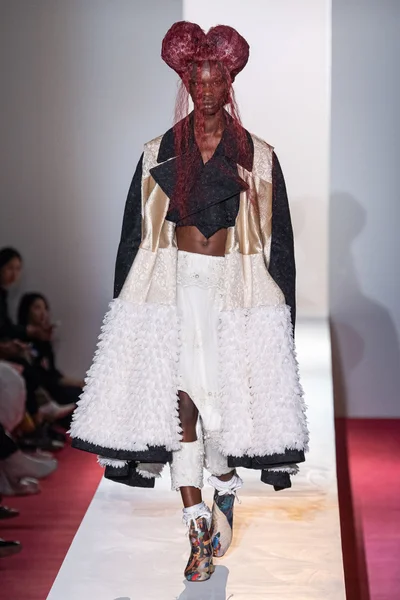 Look 25